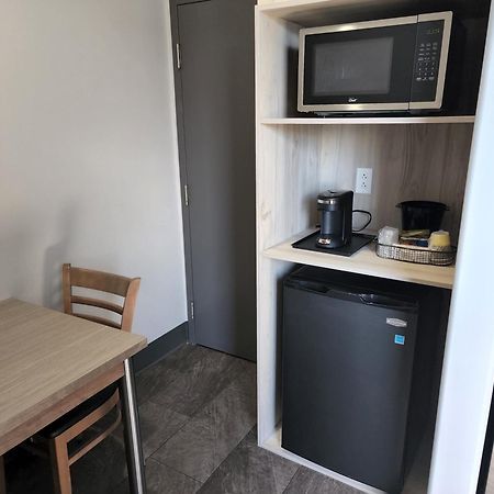 Razoolies Inn Stephenville Habitación foto